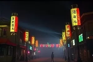 镜面列车中车窗玻璃反射出的重复人脸横版画面