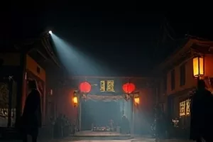 冬泳者中清晨水面浮起薄雾的横版远景