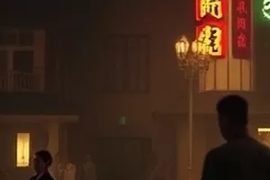 雾里灯塔中海岸灯塔与浓雾的远景横版画面